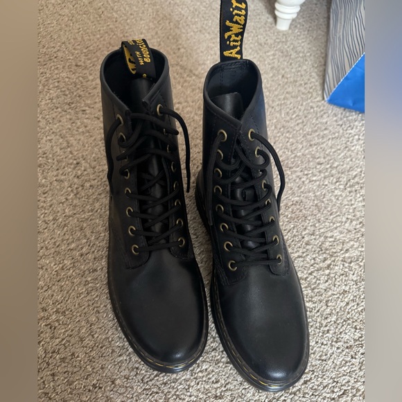* new* Dr. Martens Women’s  Zavala Black Leather Boots Size us 9 New no box - Picture 2 of 8